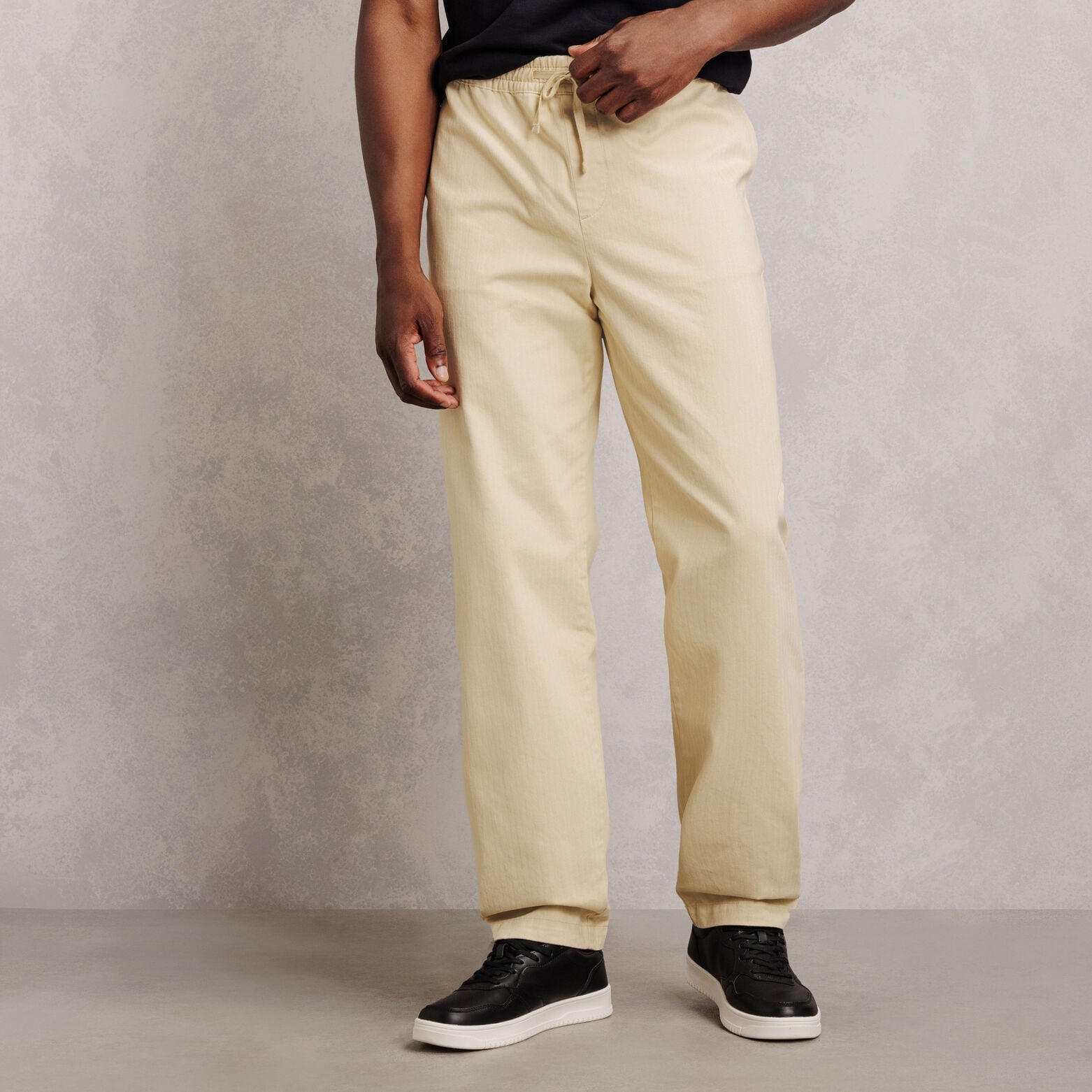 Pantalon tapered taille &eacute;lastiqu&eacute;e 100% coton