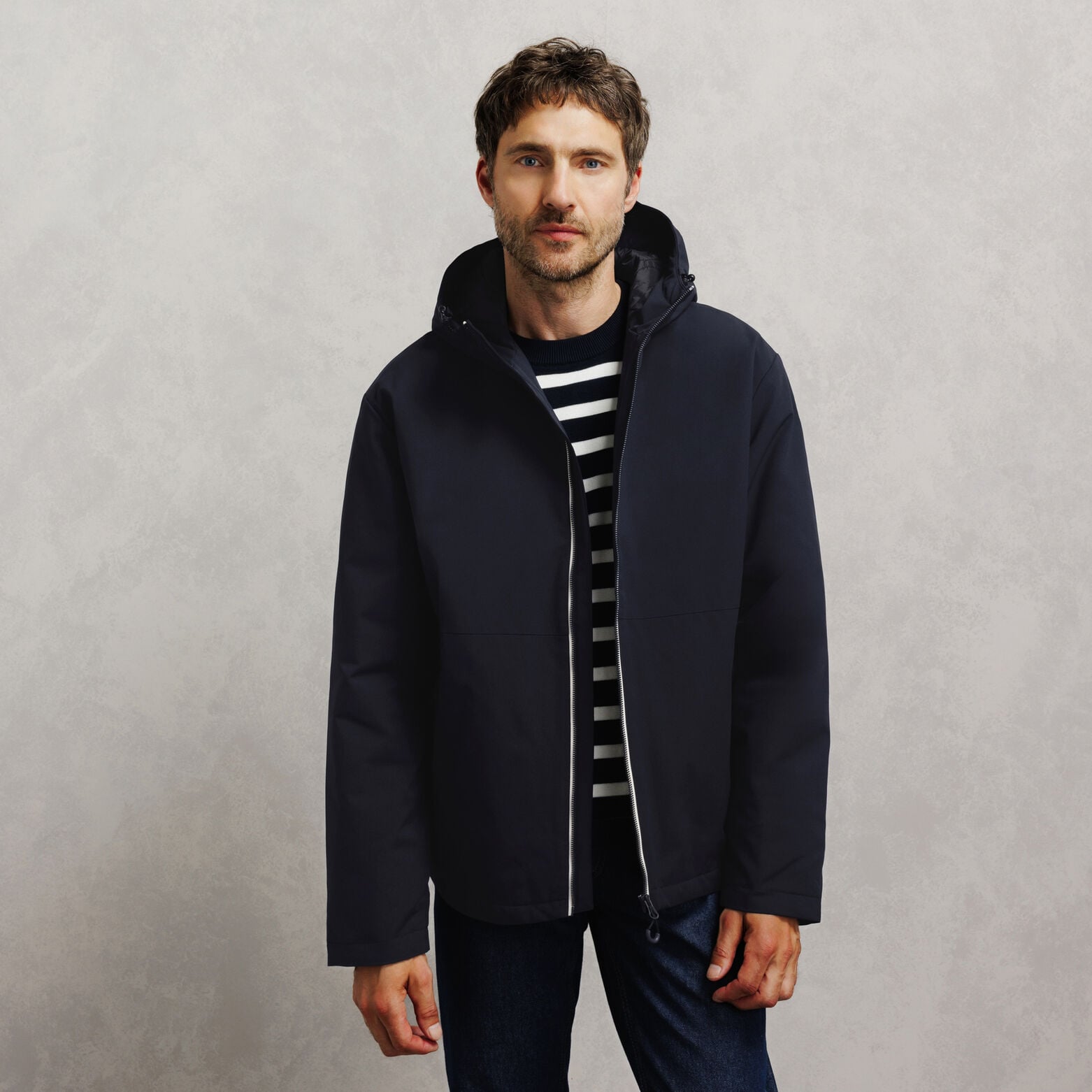 Blouson &agrave; capuche zipp&eacute;