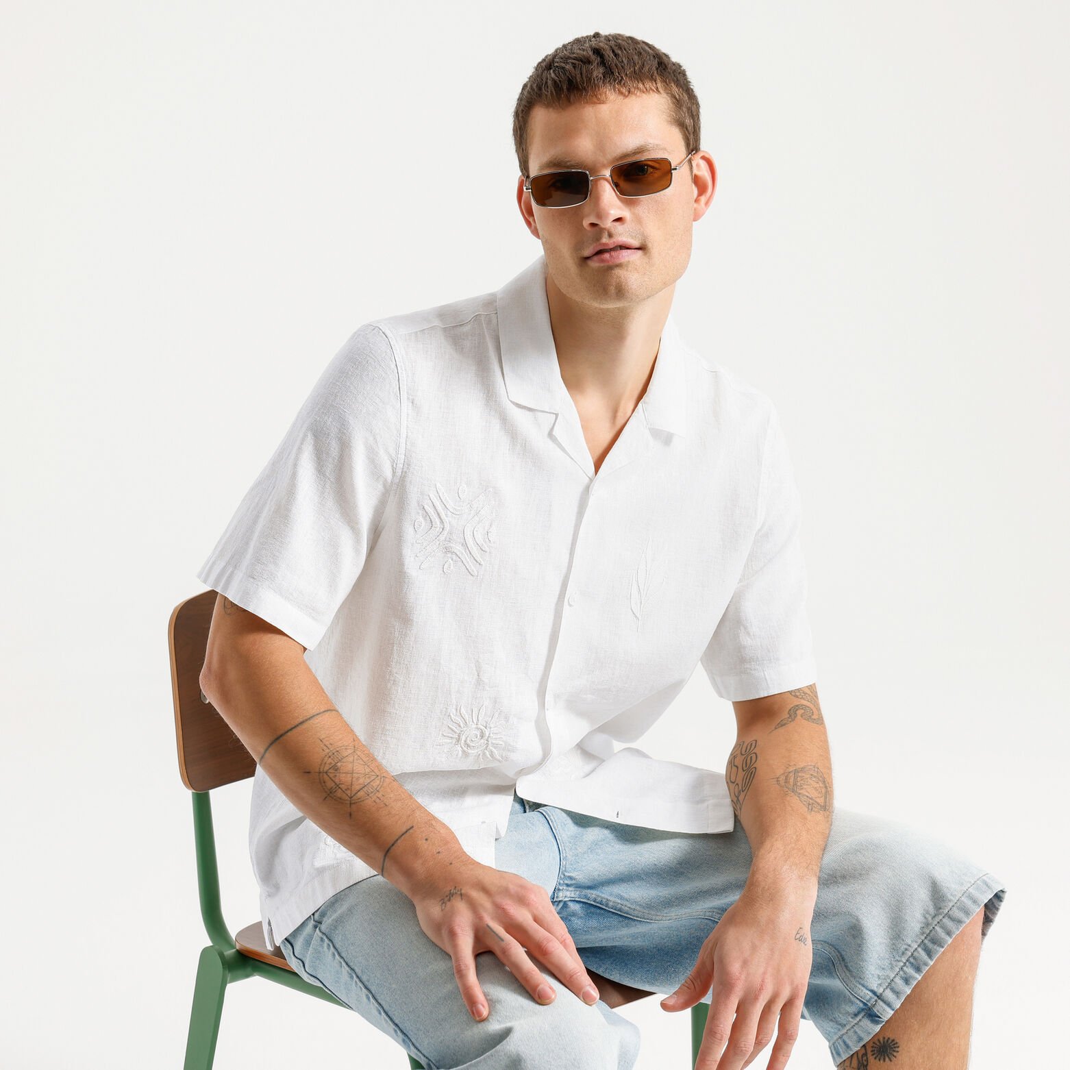 Hemdje in katoen linnen met borduursel