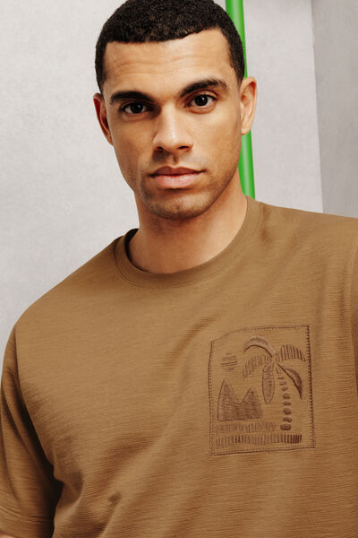 Tee shirt brod&eacute; mati&egrave;re fantaisie