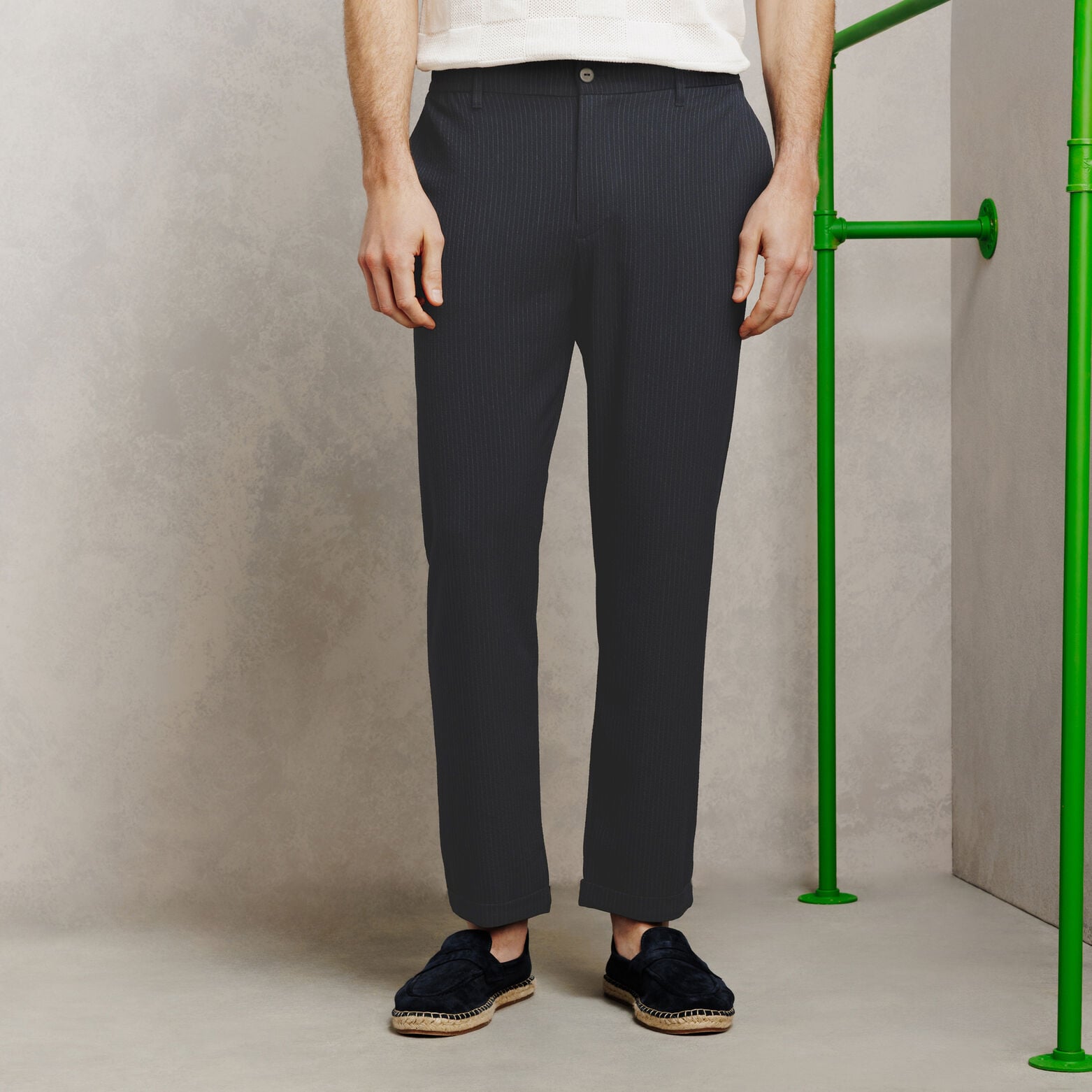 Pantalon tapered 7/8&egrave;me seersucker ray&eacute;