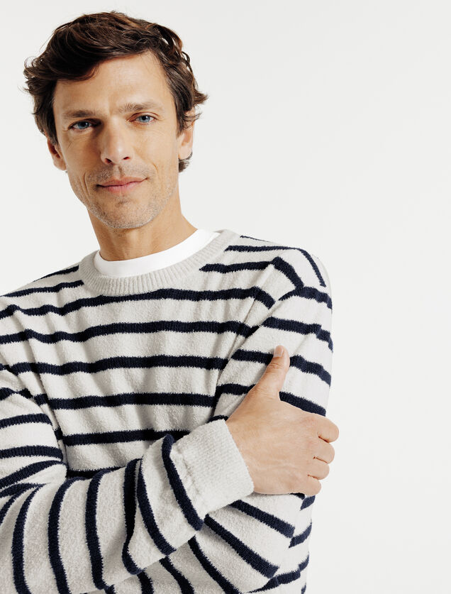 Gestreepte boucl&eacute; trui ronde hals