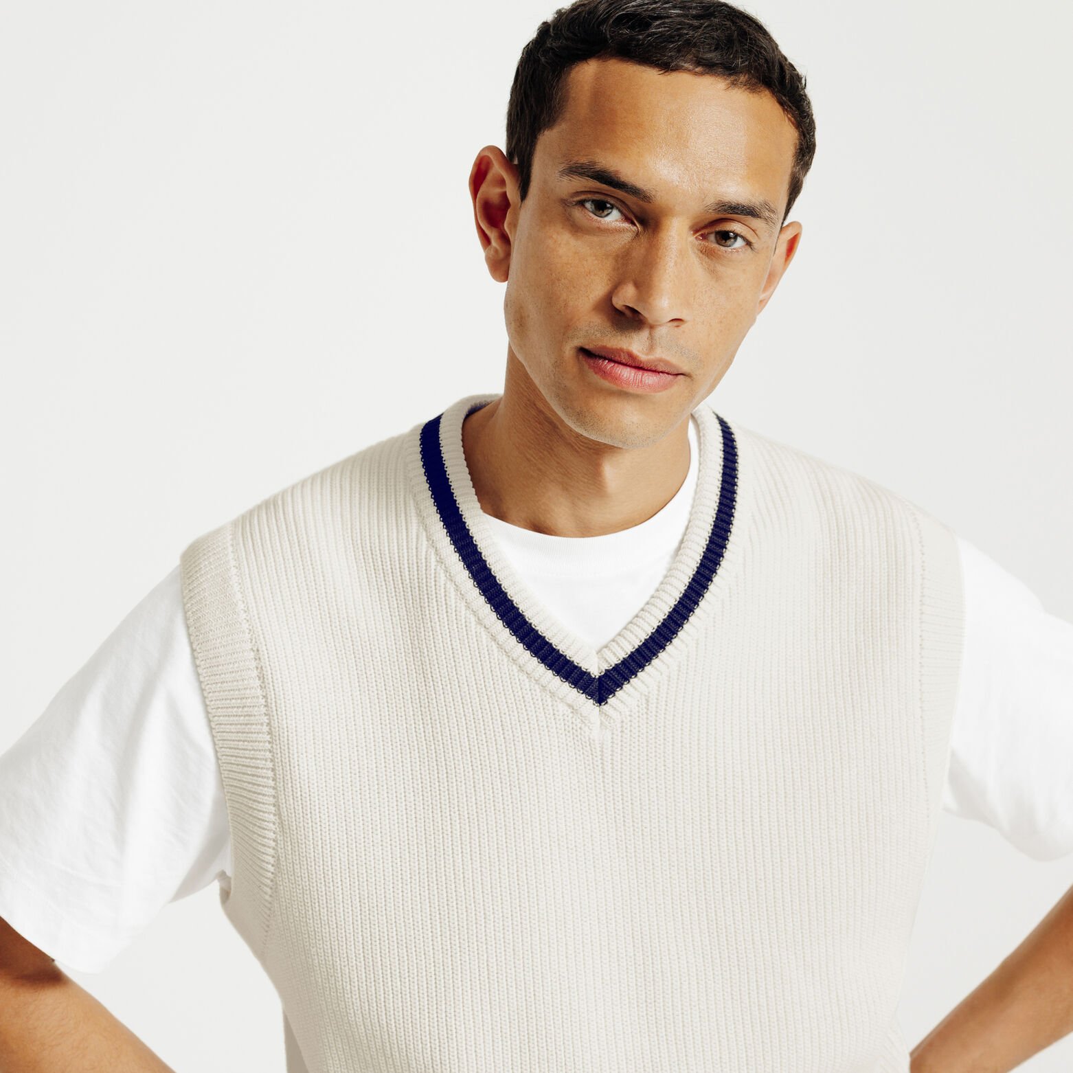 Pull col v sans manches relax