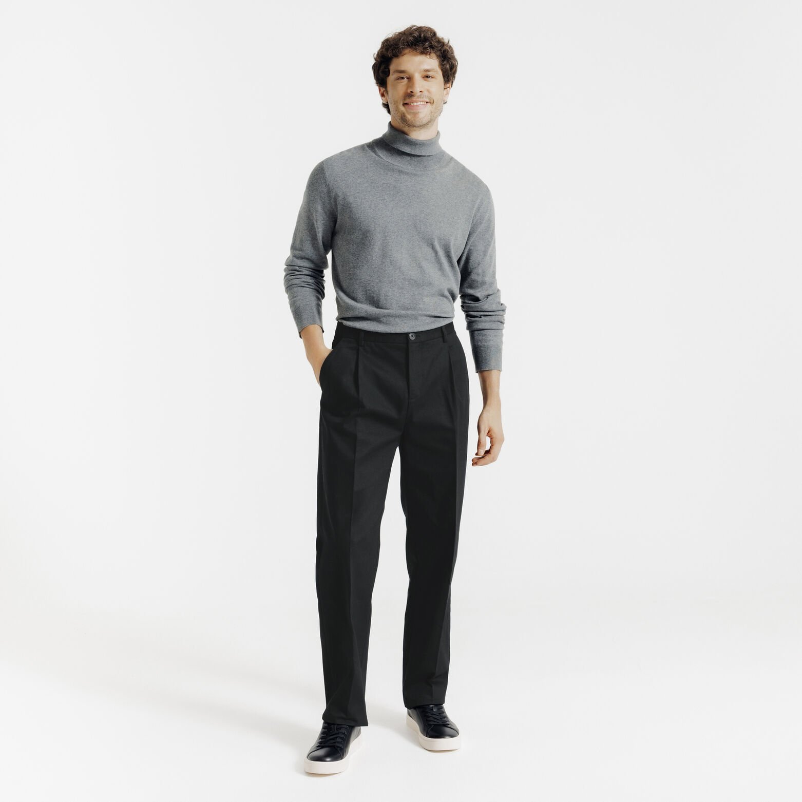 Loose fit chinobroek met plooien