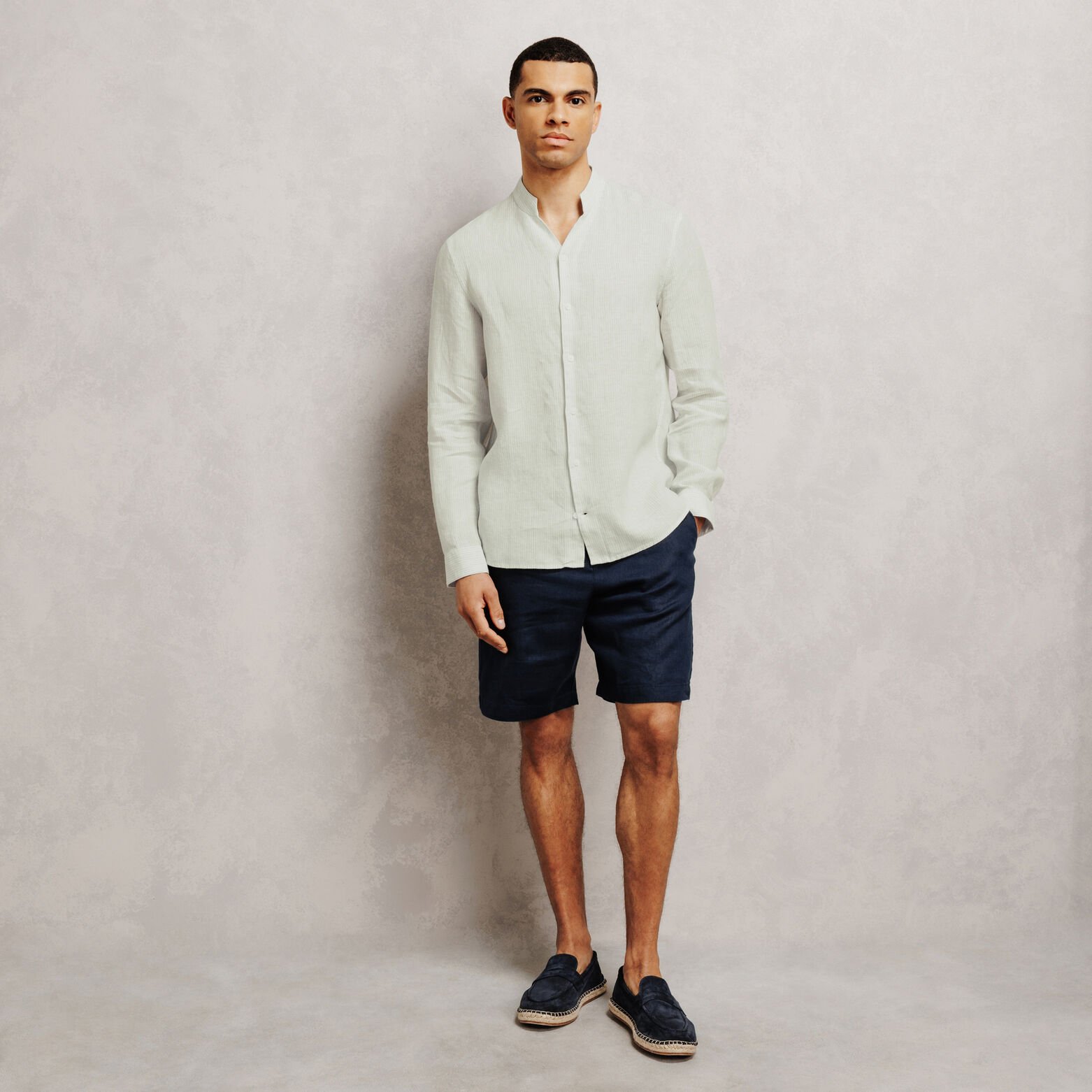 Chemise regular en lin ray&eacute;e col mao