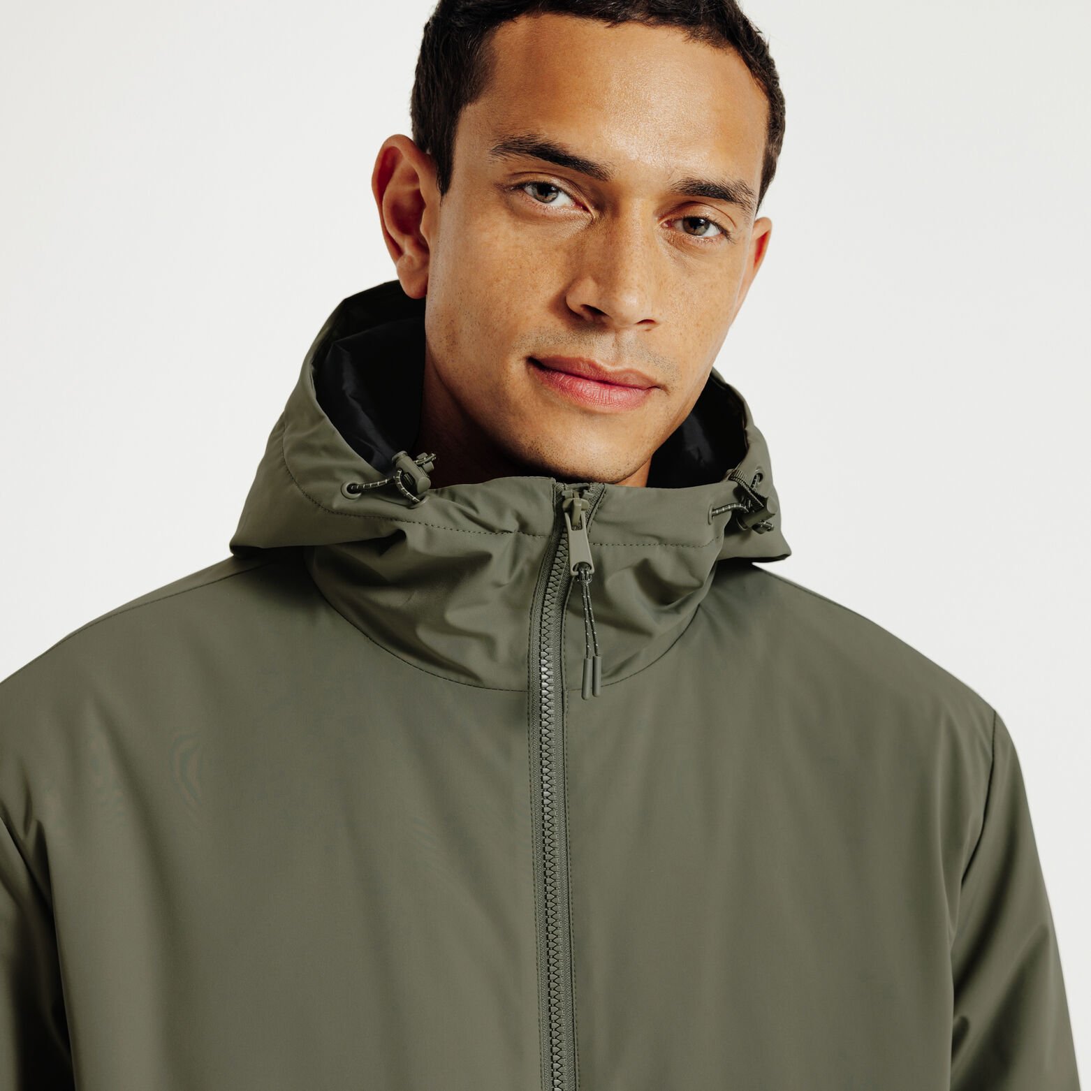 Blouson &agrave; capuche zipp&eacute;