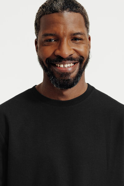 Tee shirt manches longues mati&egrave;re reli&eacute;f&eacute;e