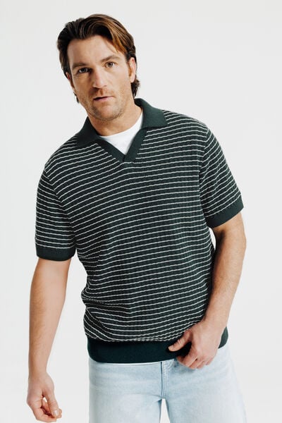 Pull manches courtes col polo resort ray&eacute; relief&eacute;
