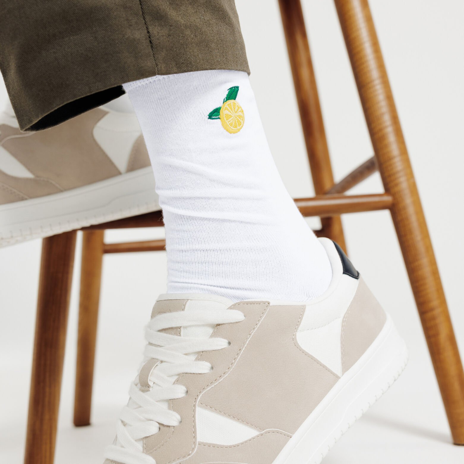 Chaussettes hautes brod&eacute;es