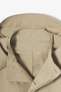 Parka longue boutonn&eacute;e &agrave; capuche