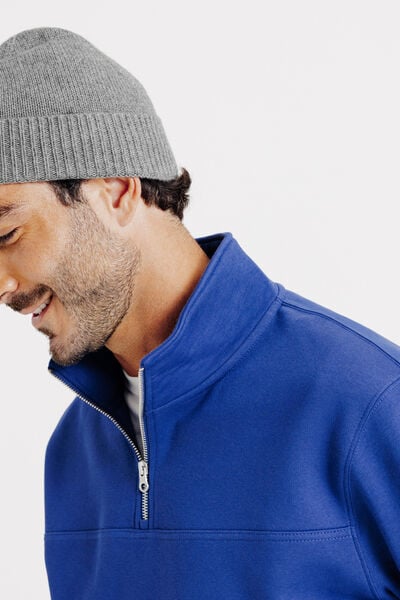 Bonnet contenant du cachemire