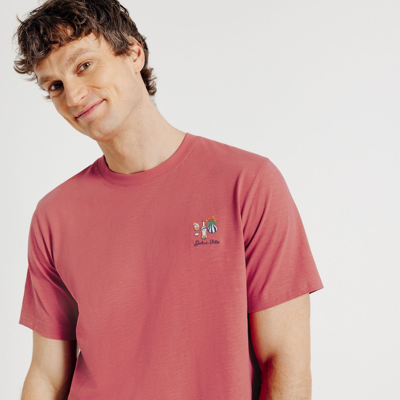 T-shirt in gevlamde stof met borduursel op de bors