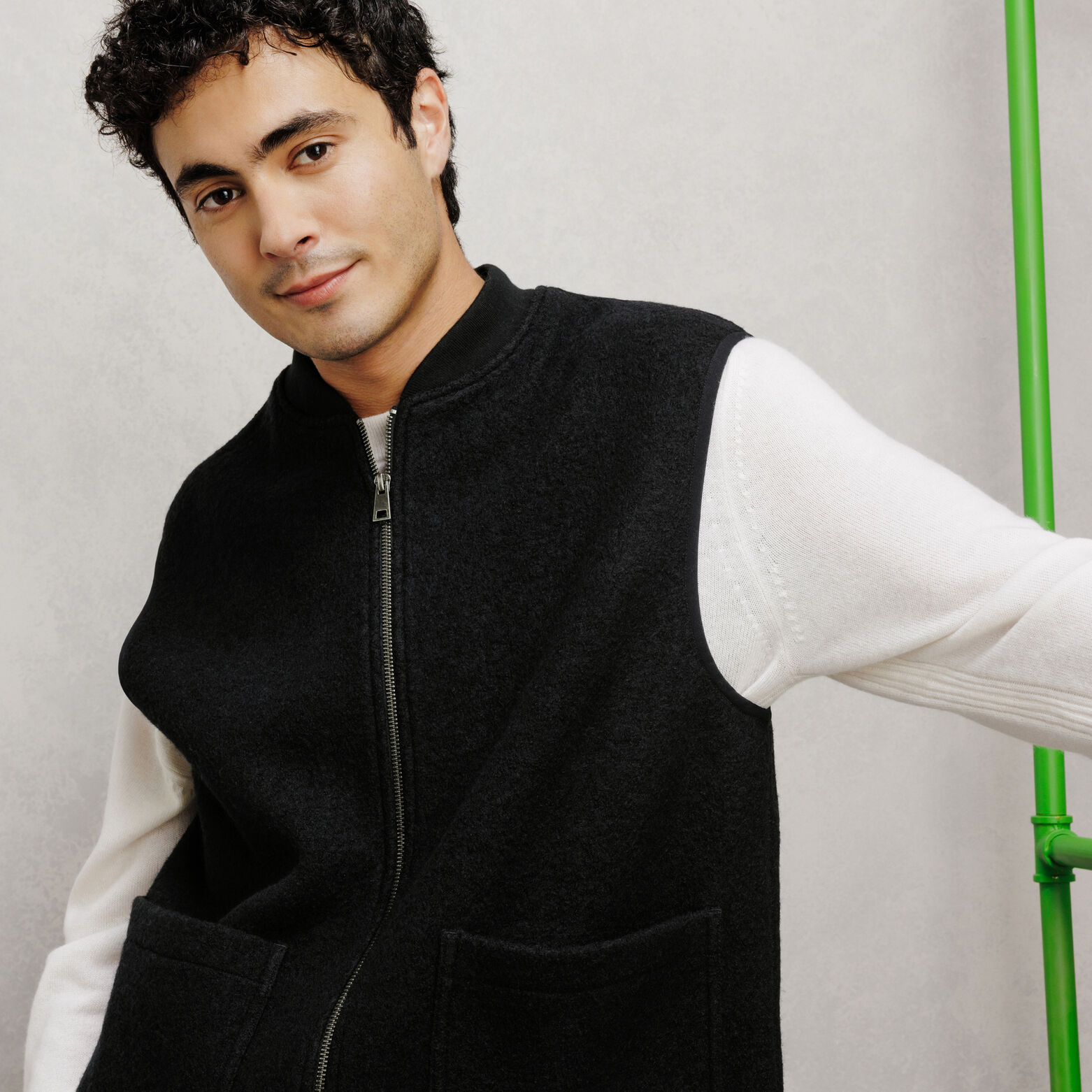 Gilet zipp&eacute; sans manches 100% laine