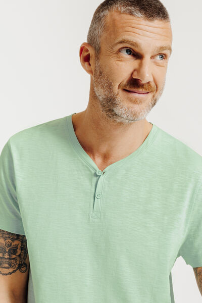 Tee shirt col tunisien en mati&egrave;re flamm&eacute;e