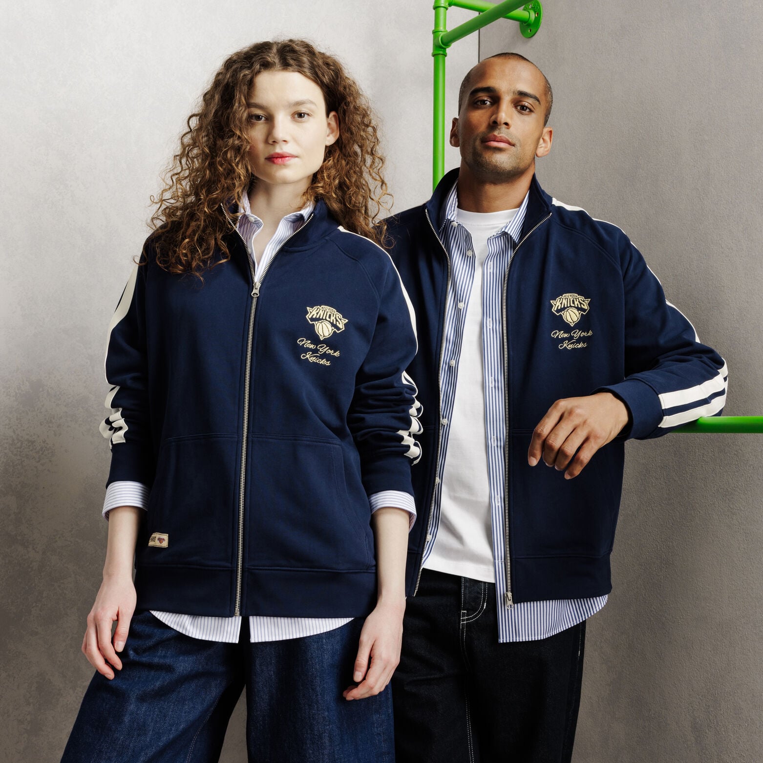 Sweat zipp&eacute; brod&eacute; New York Knicks licence NBA