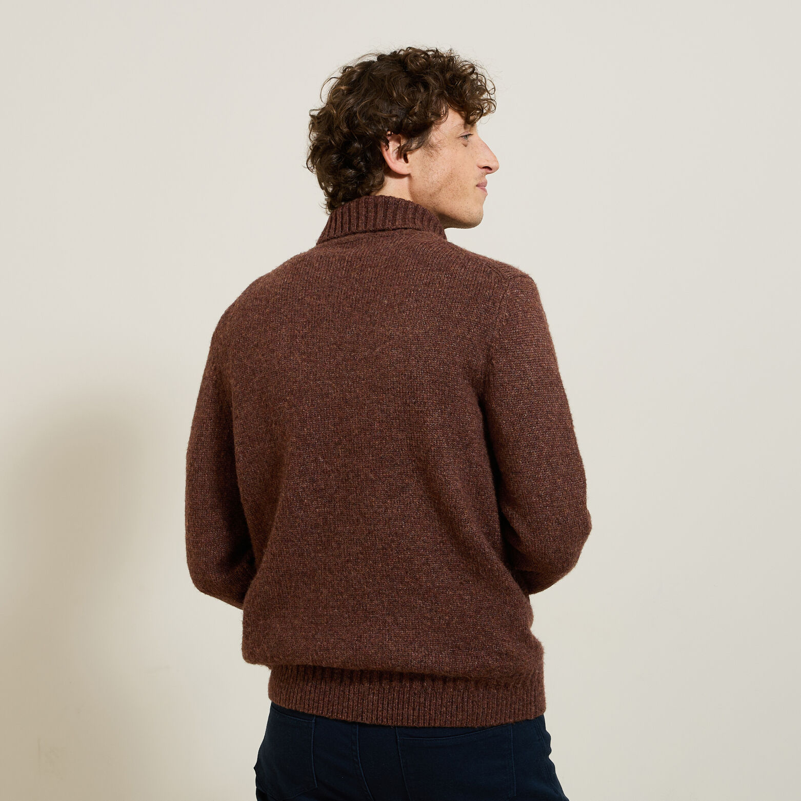 Pull col roulé doux