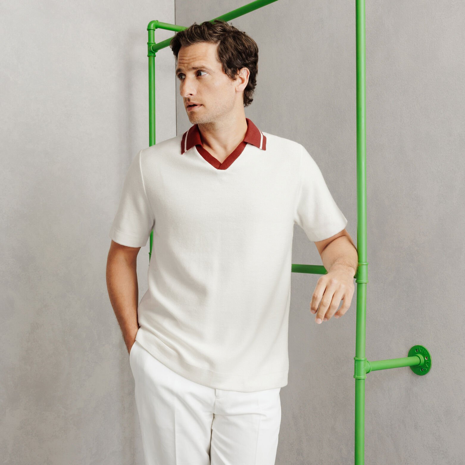 Polo en maille col resort contrast&eacute;