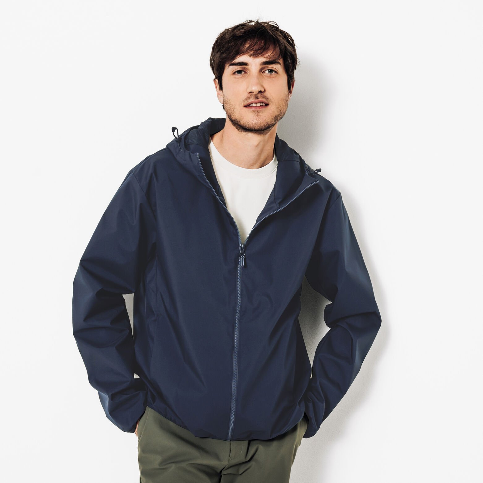 Blouson coupe-vent &agrave; capuche