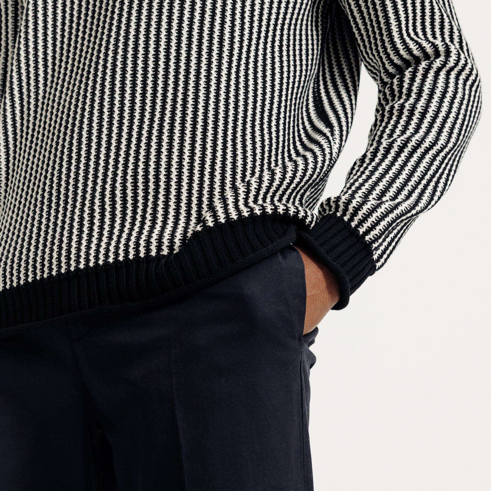 Pull col rond jacquard ray&eacute;