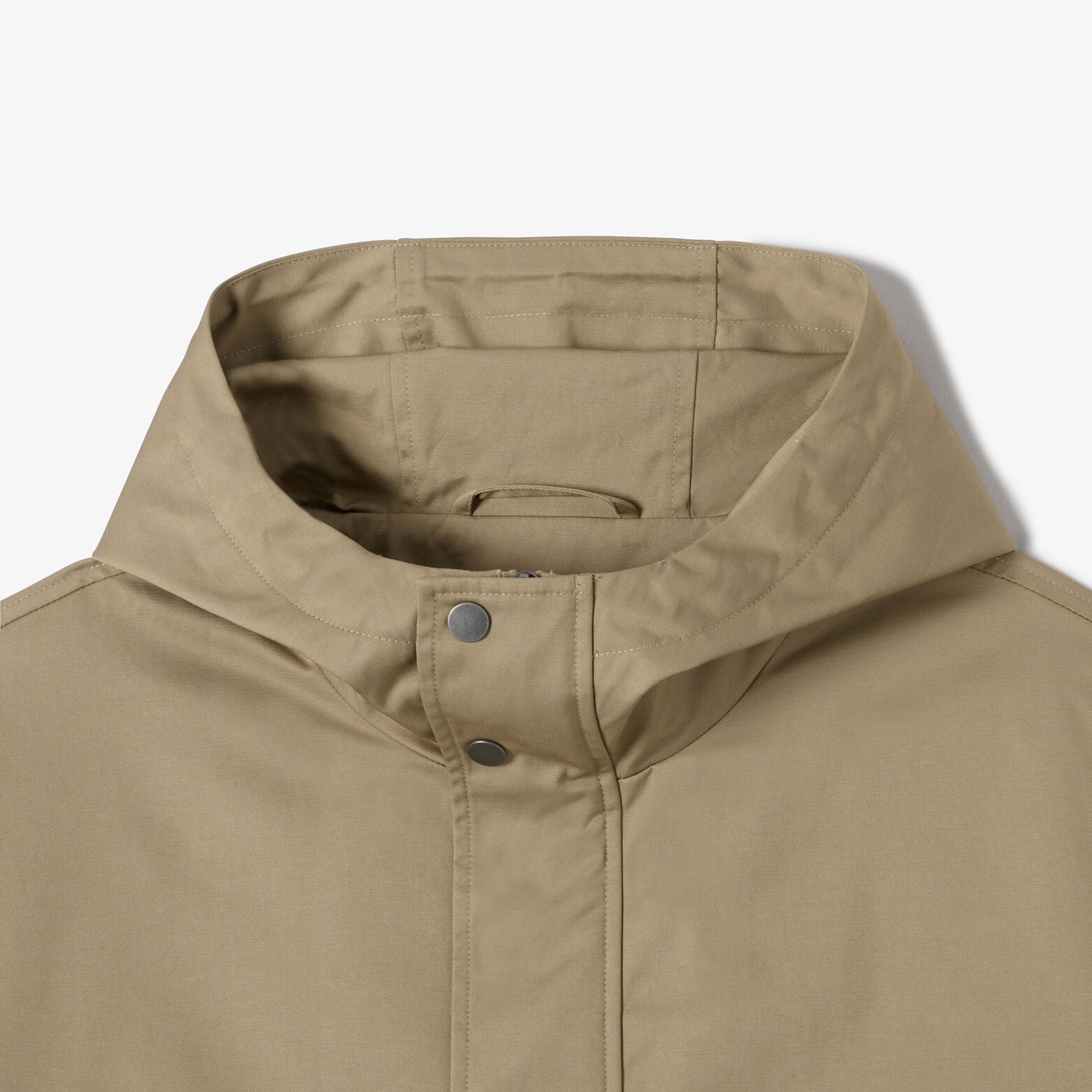 Parka courte mati&egrave;re d&eacute;perlante &agrave; capuche