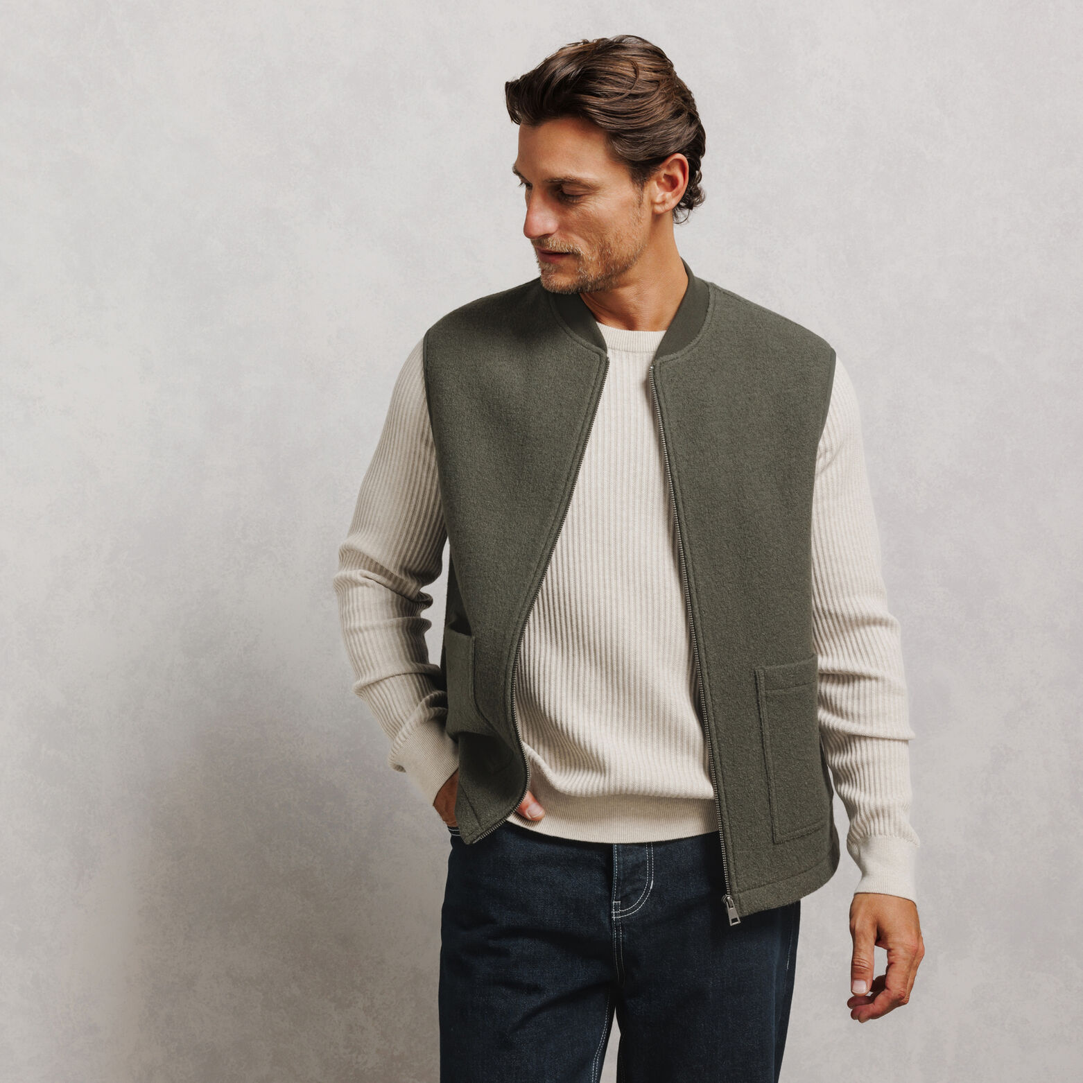 Gilet zipp&eacute; sans manches 100% laine