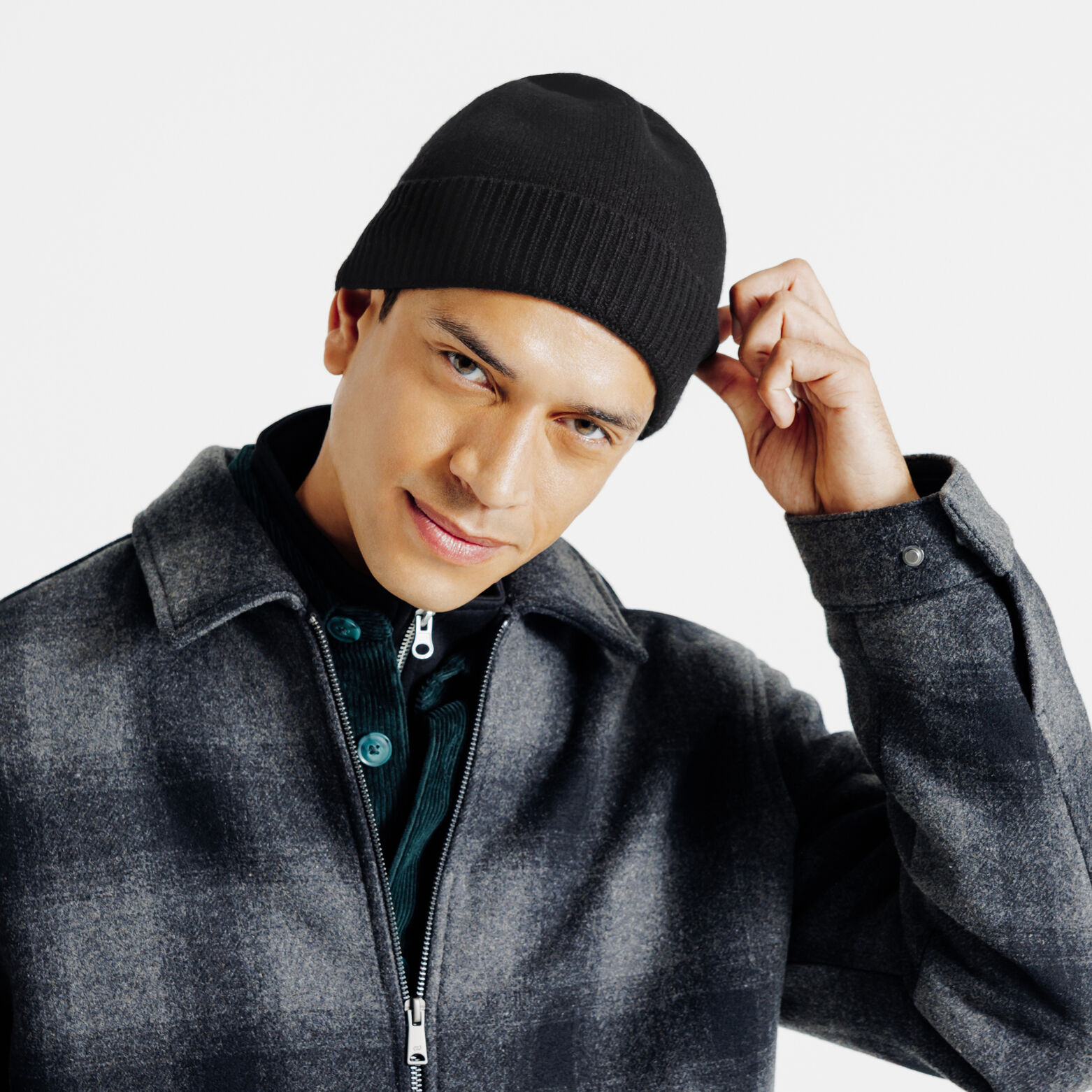 Bonnet contenant du cachemire