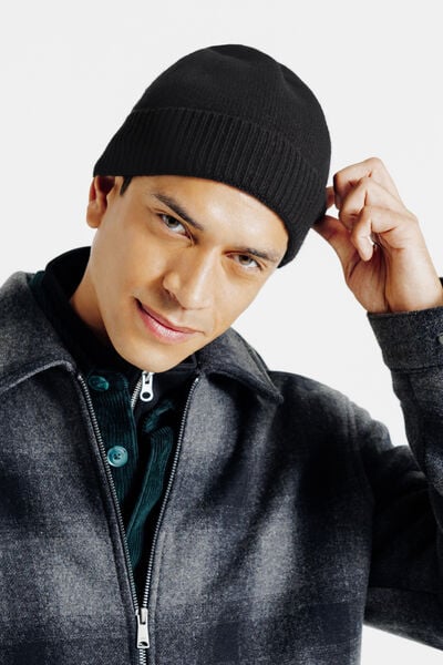 Bonnet contenant du cachemire