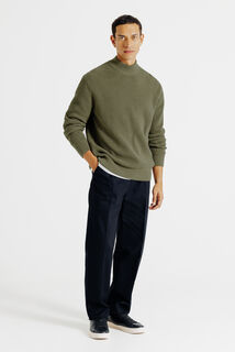 Pull col chemin&eacute;e en c&ocirc;te