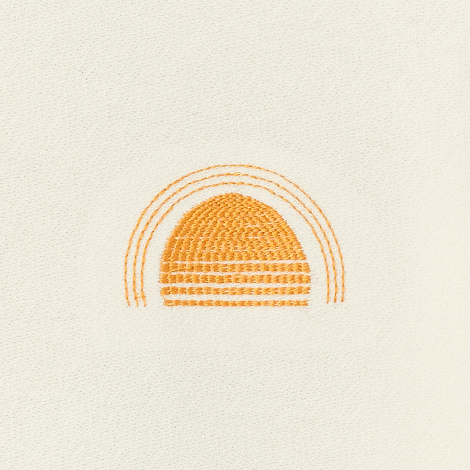 Tee shirt brod&eacute; devant dos mati&egrave;re fantaisie