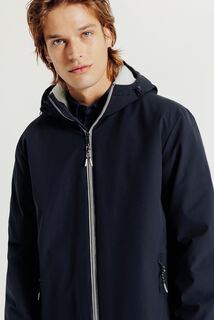 Parka longue &agrave; capuche doubl&eacute;e en sherpa