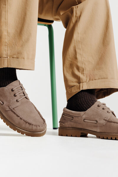 Mocassins in leer met geribbelde zolen