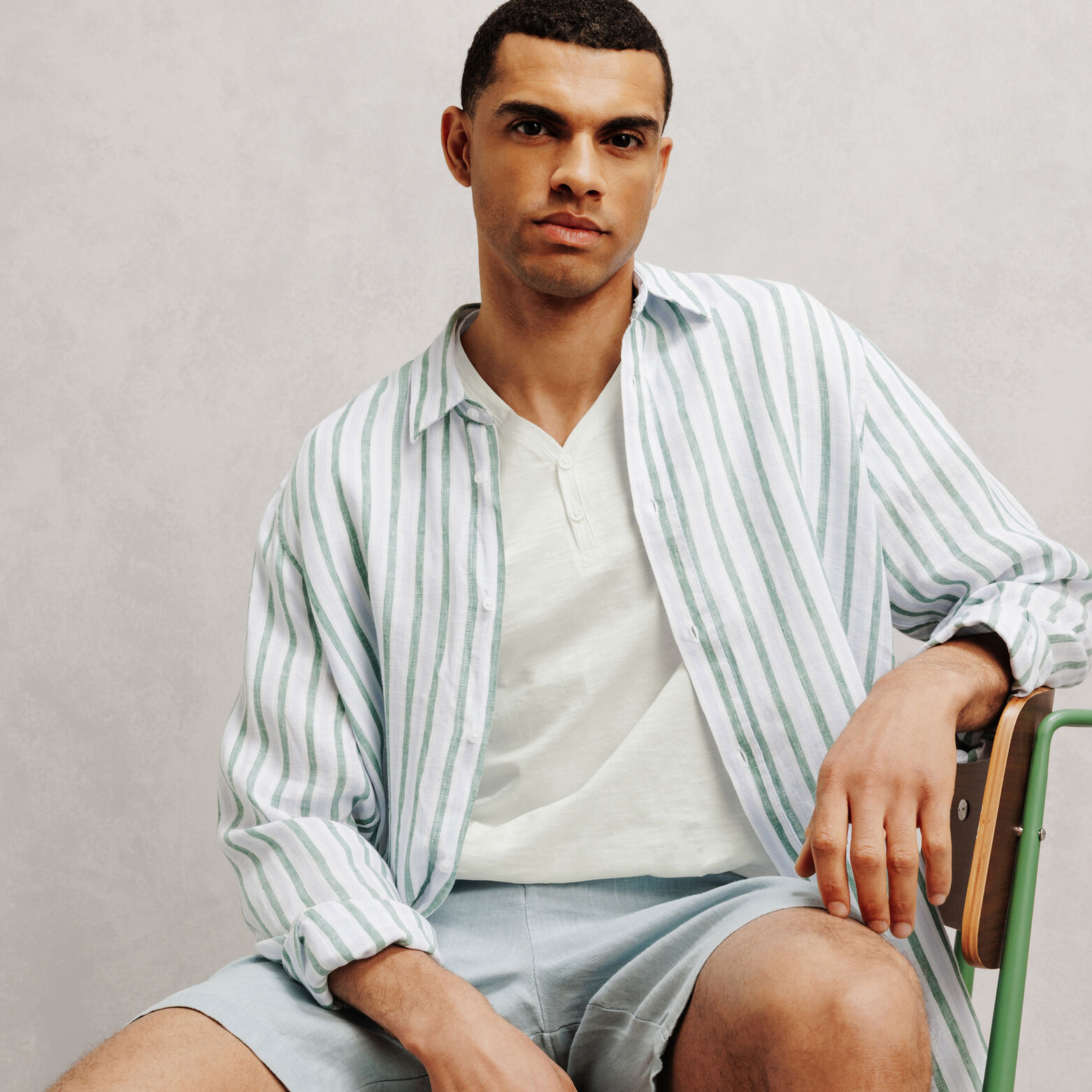 Tee shirt col tunisien mati&egrave;re flamm&eacute;e