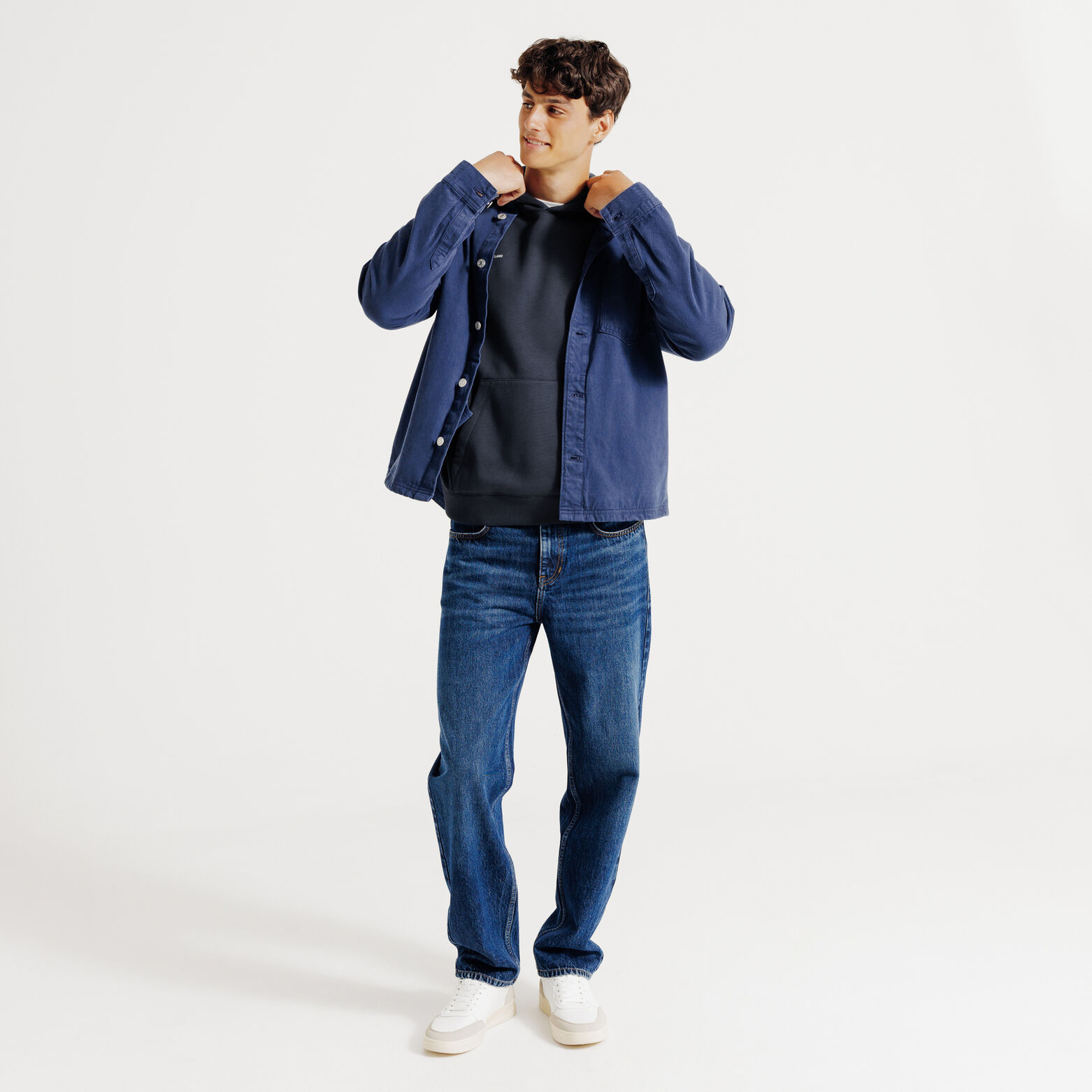 Sweater met kap, afbeelding voor- en achteraan