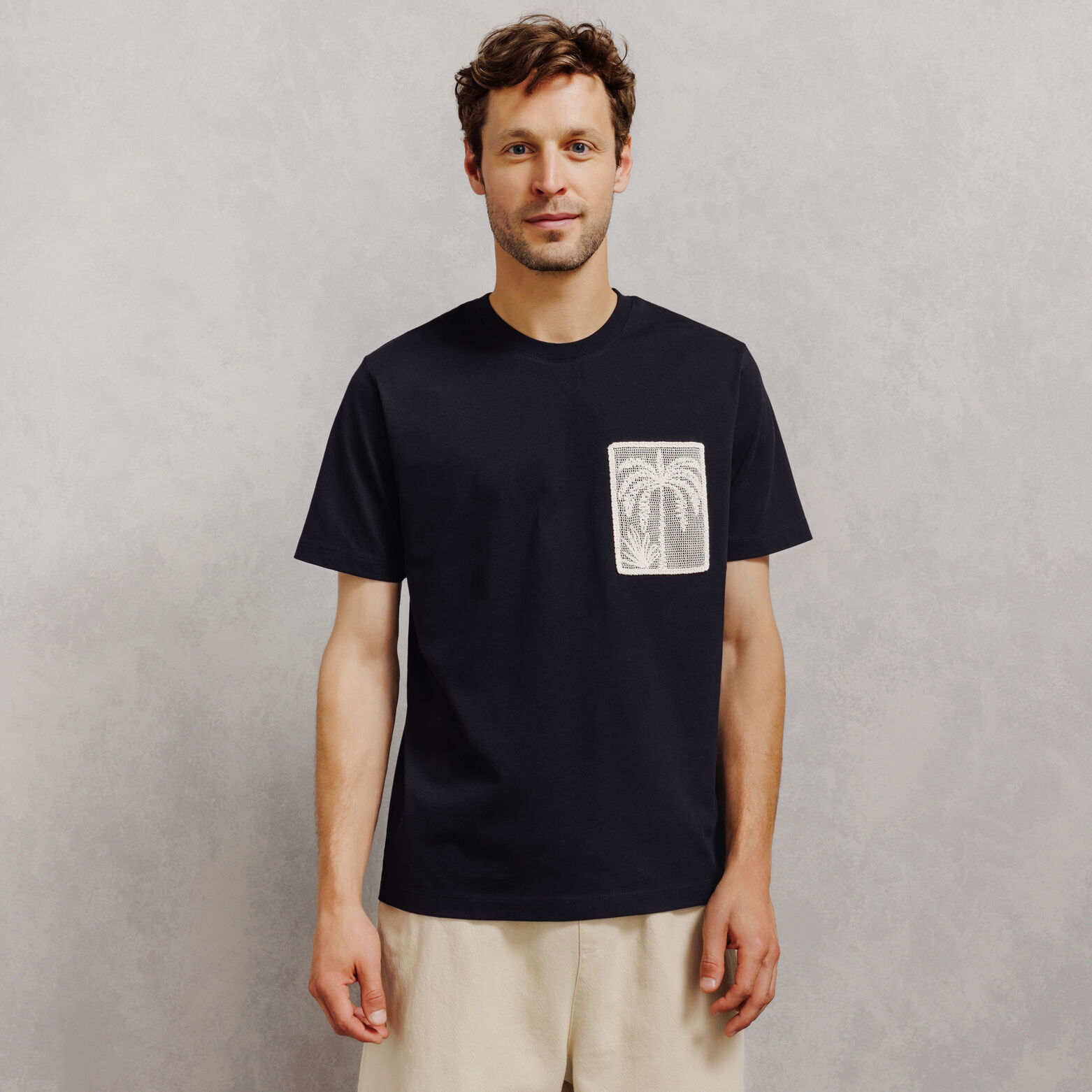 T-shirt met zak, macram&eacute; en strandlook
