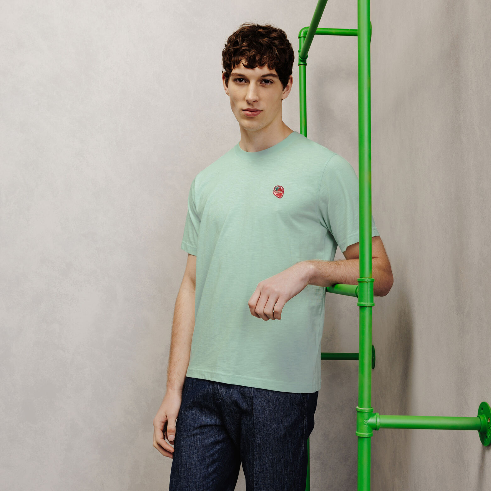 Tee shirt mati&egrave;re flamm&eacute;e broderie poitrine