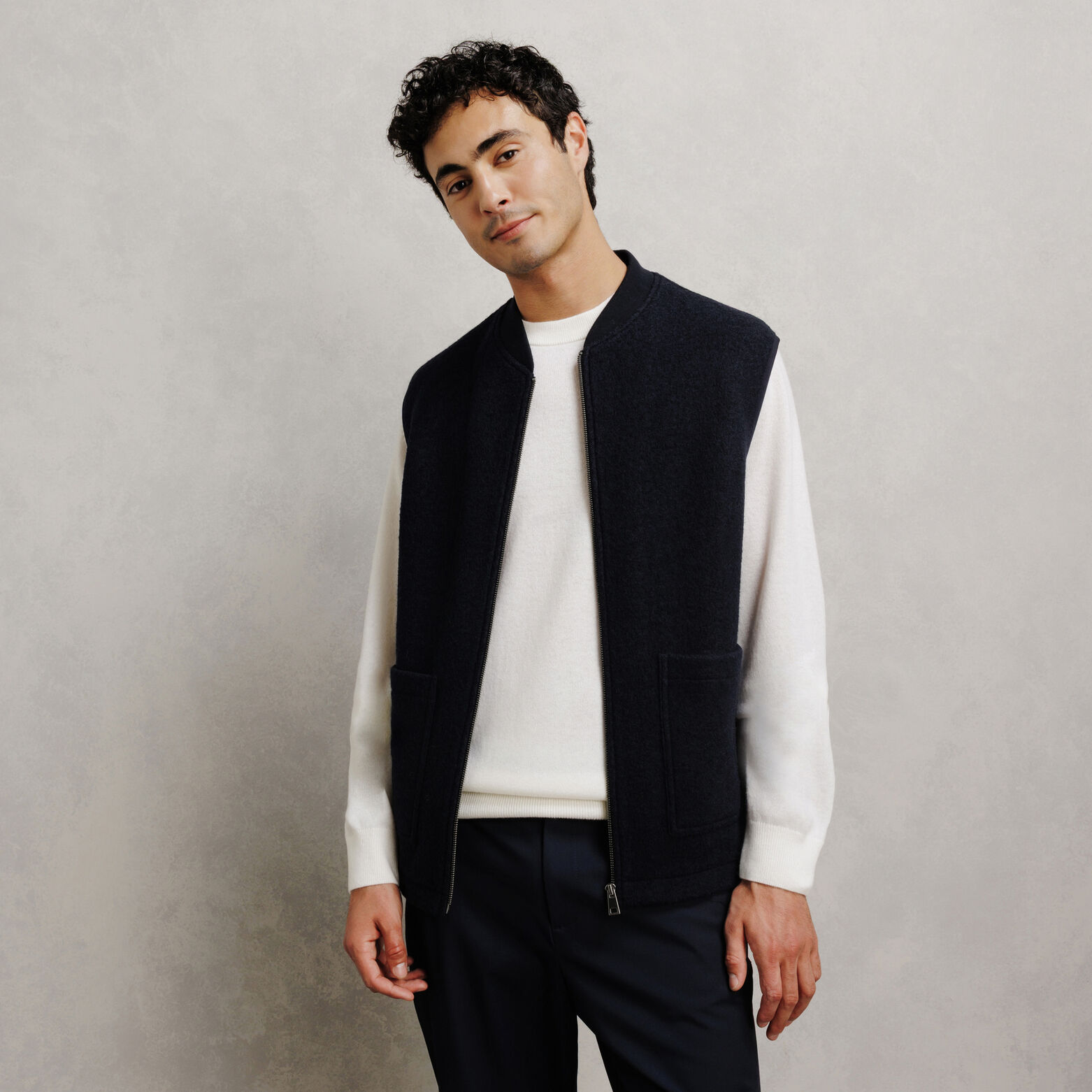 Gilet zipp&eacute; sans manches 100% laine