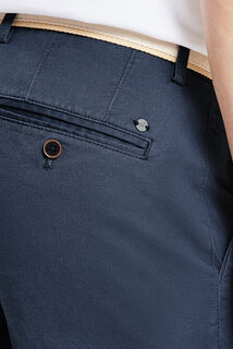 Bermuda chino uni avec ceinture