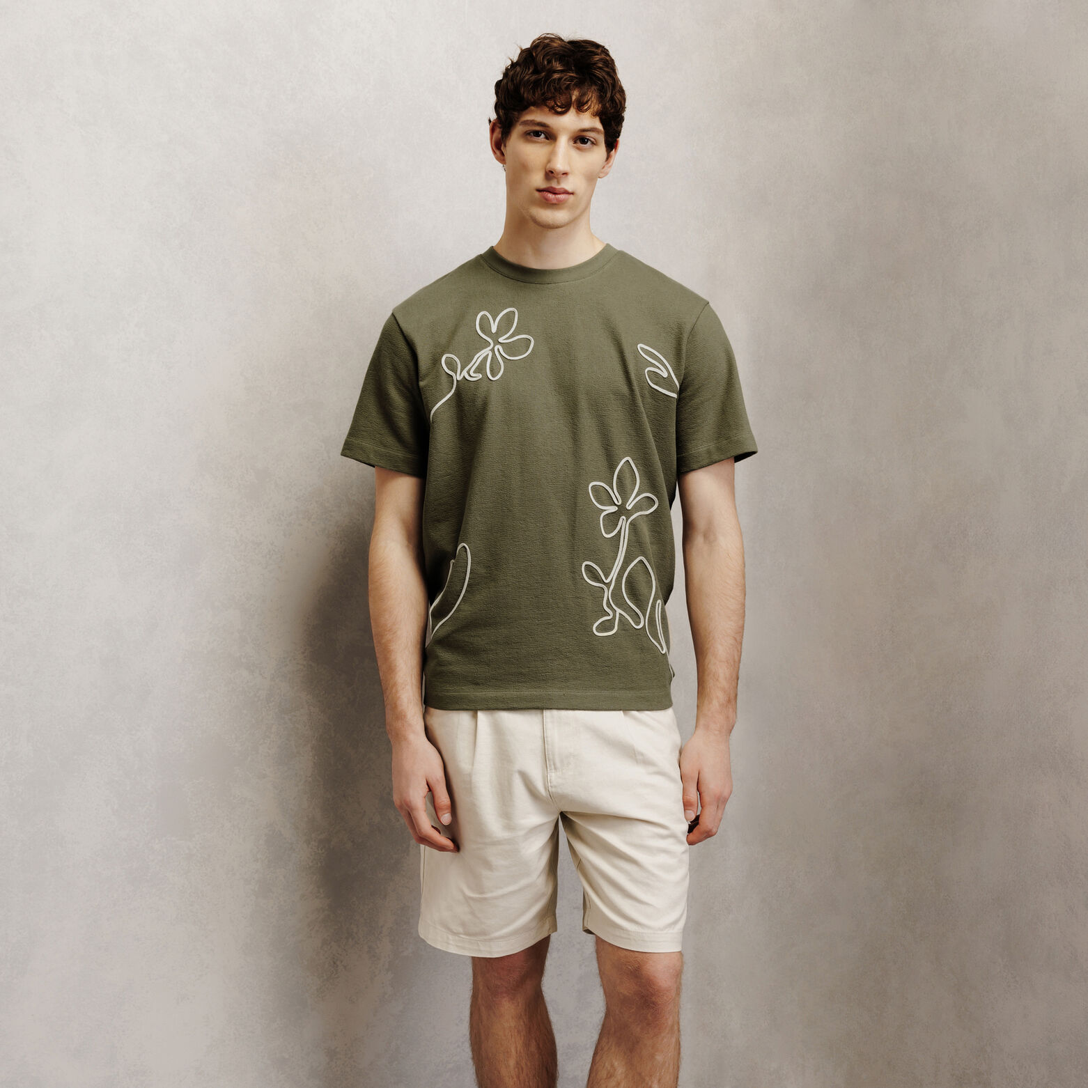 Tee shirt fleurs en cordelette mati&egrave;re fantaisie