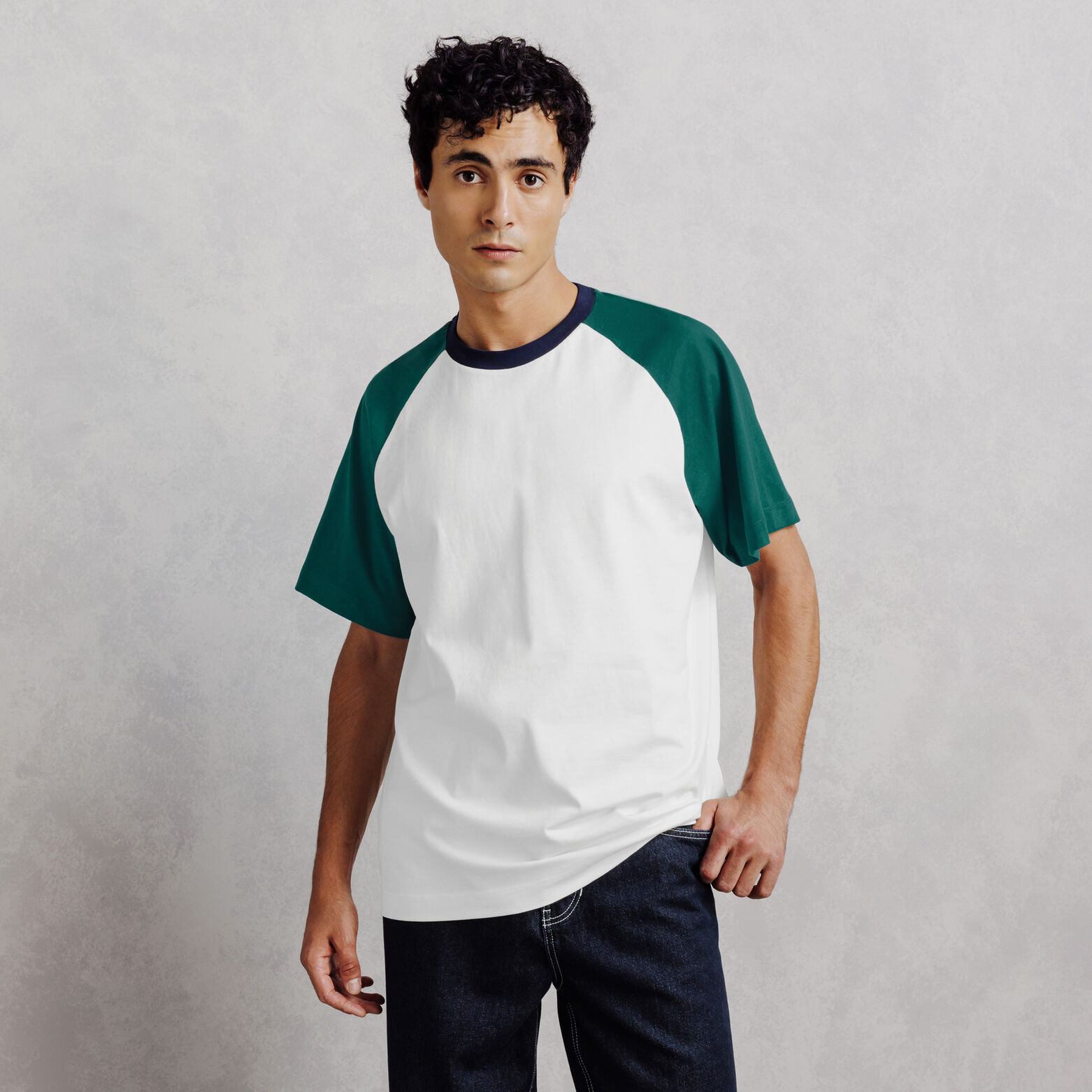 Tee shirt raglan contrast&eacute;