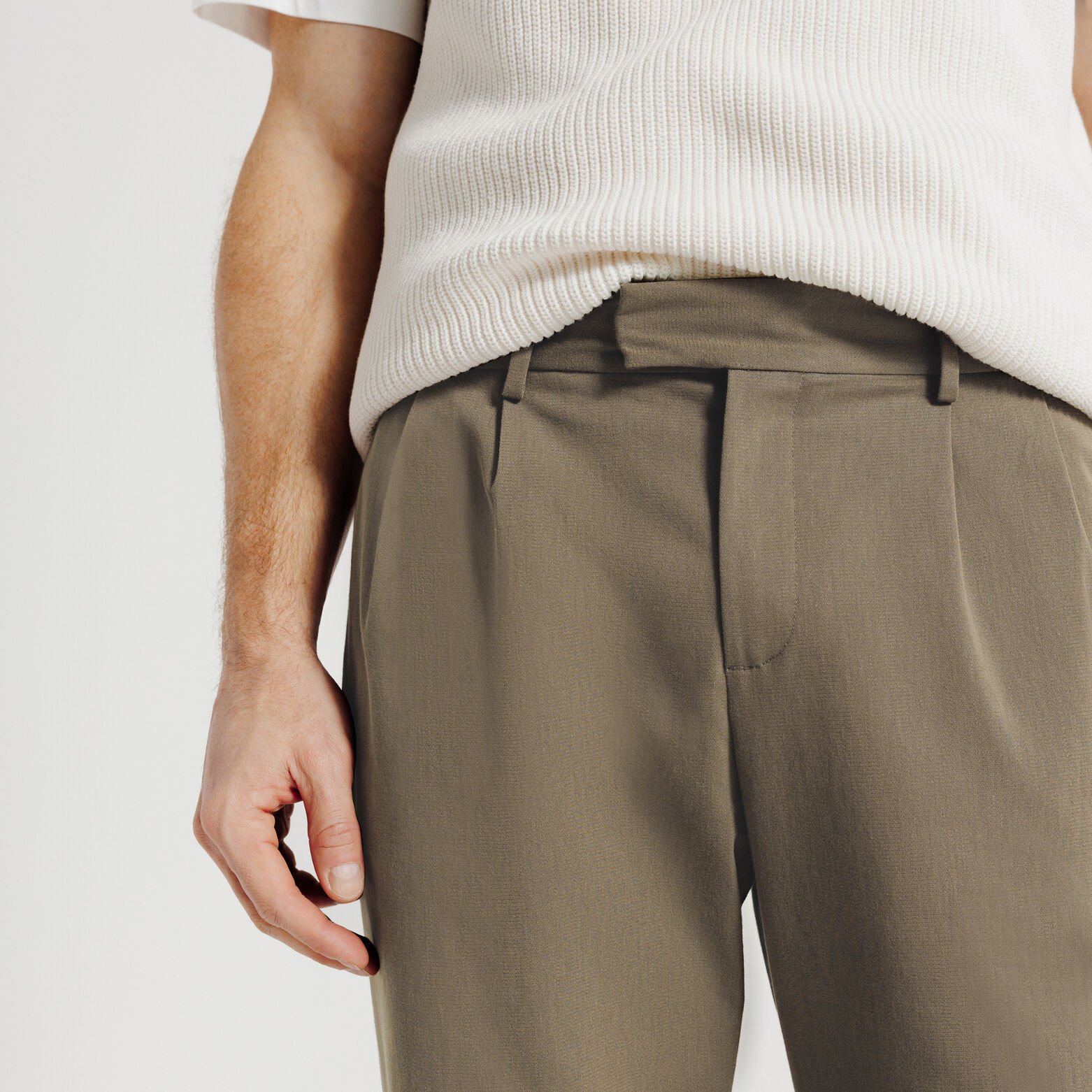 Pantalon chino &agrave; plis