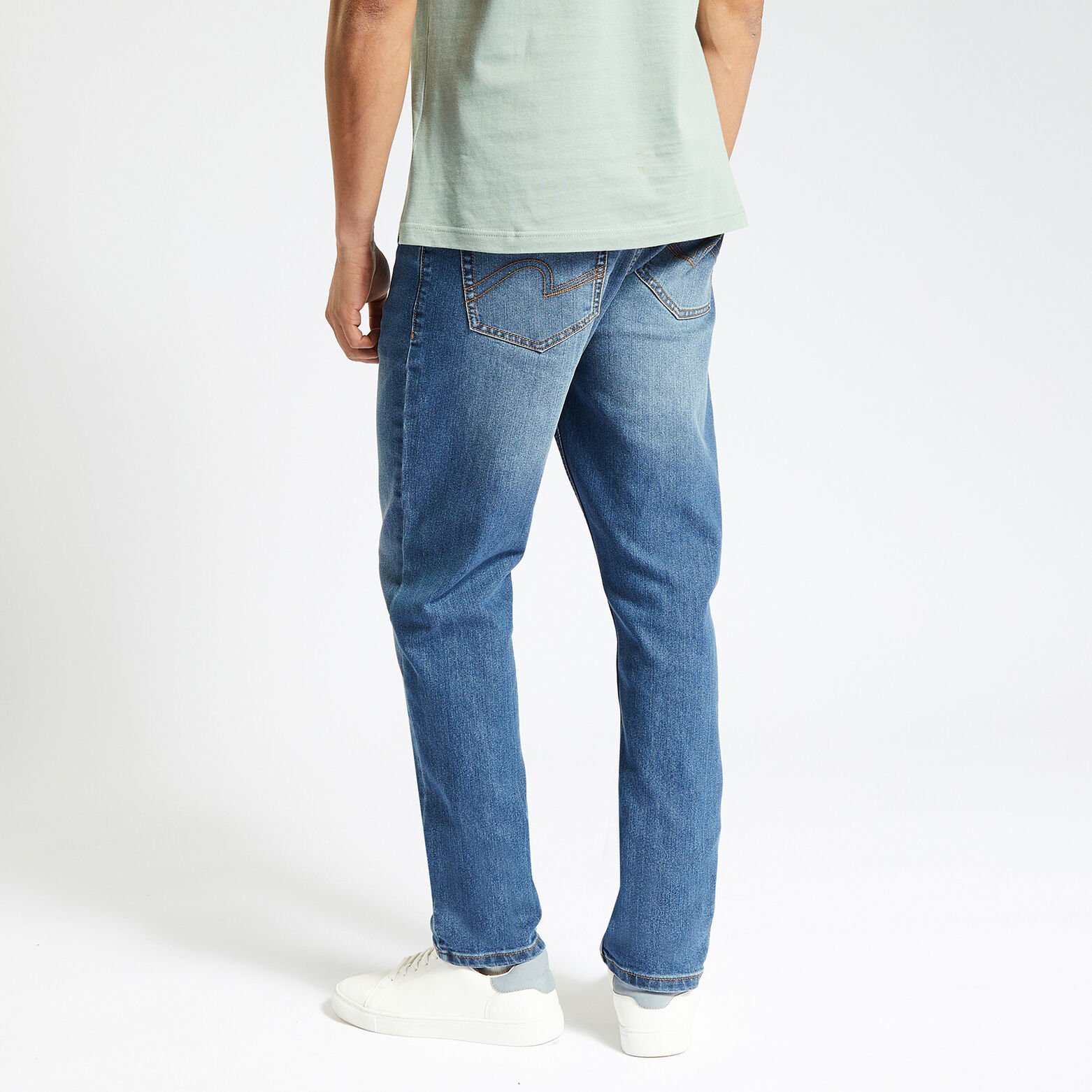 Regular jeans in gerecycled katoen en polyester