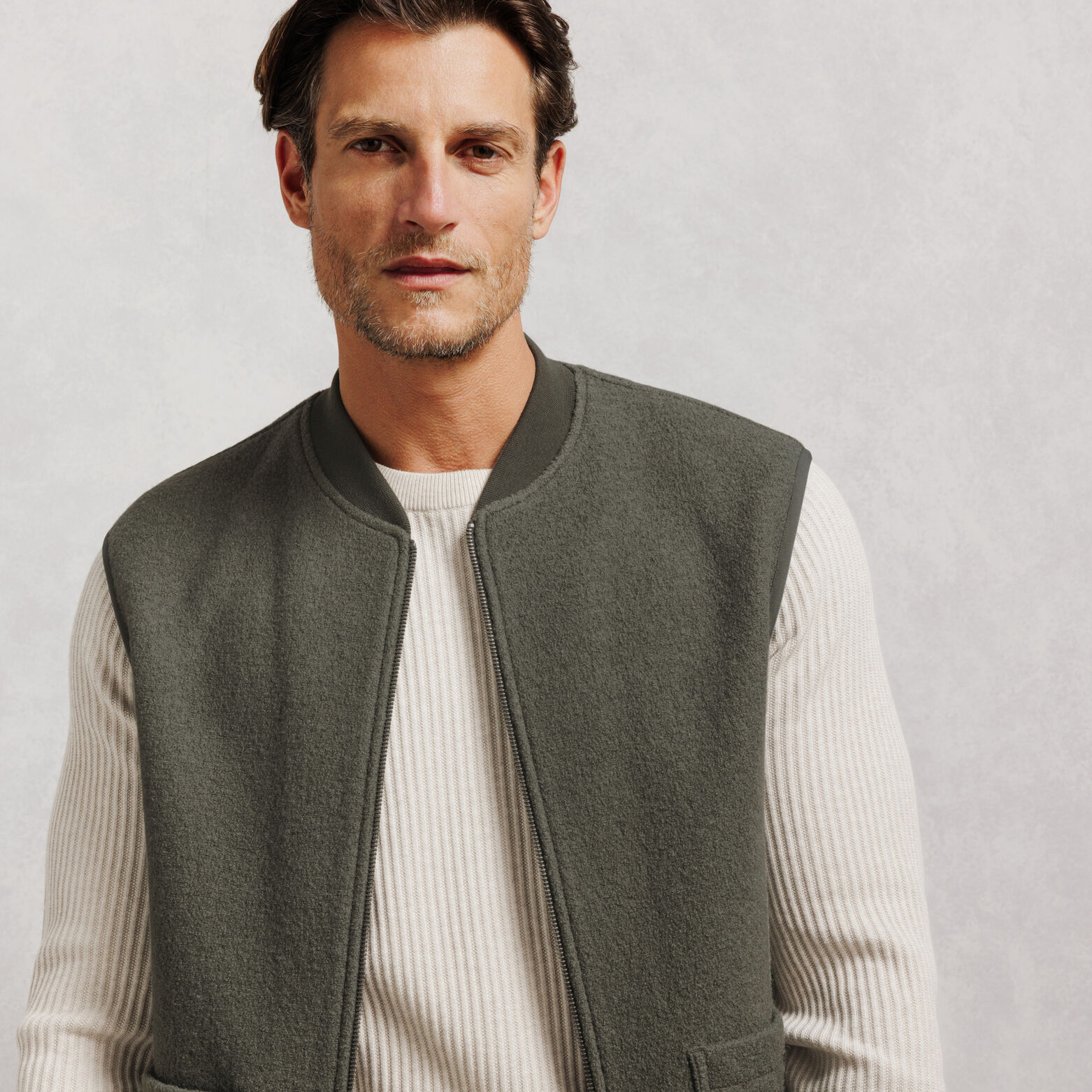 Gilet zipp&eacute; sans manches 100% laine