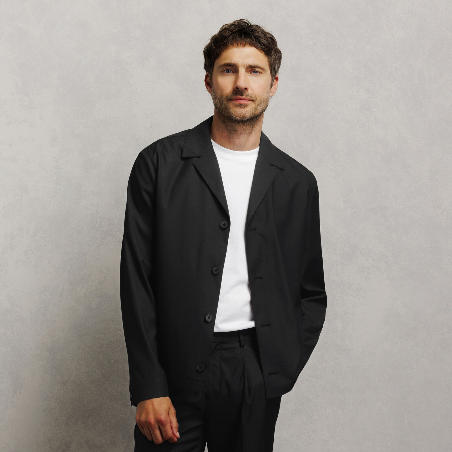 Veste boutonn&eacute;e col requin