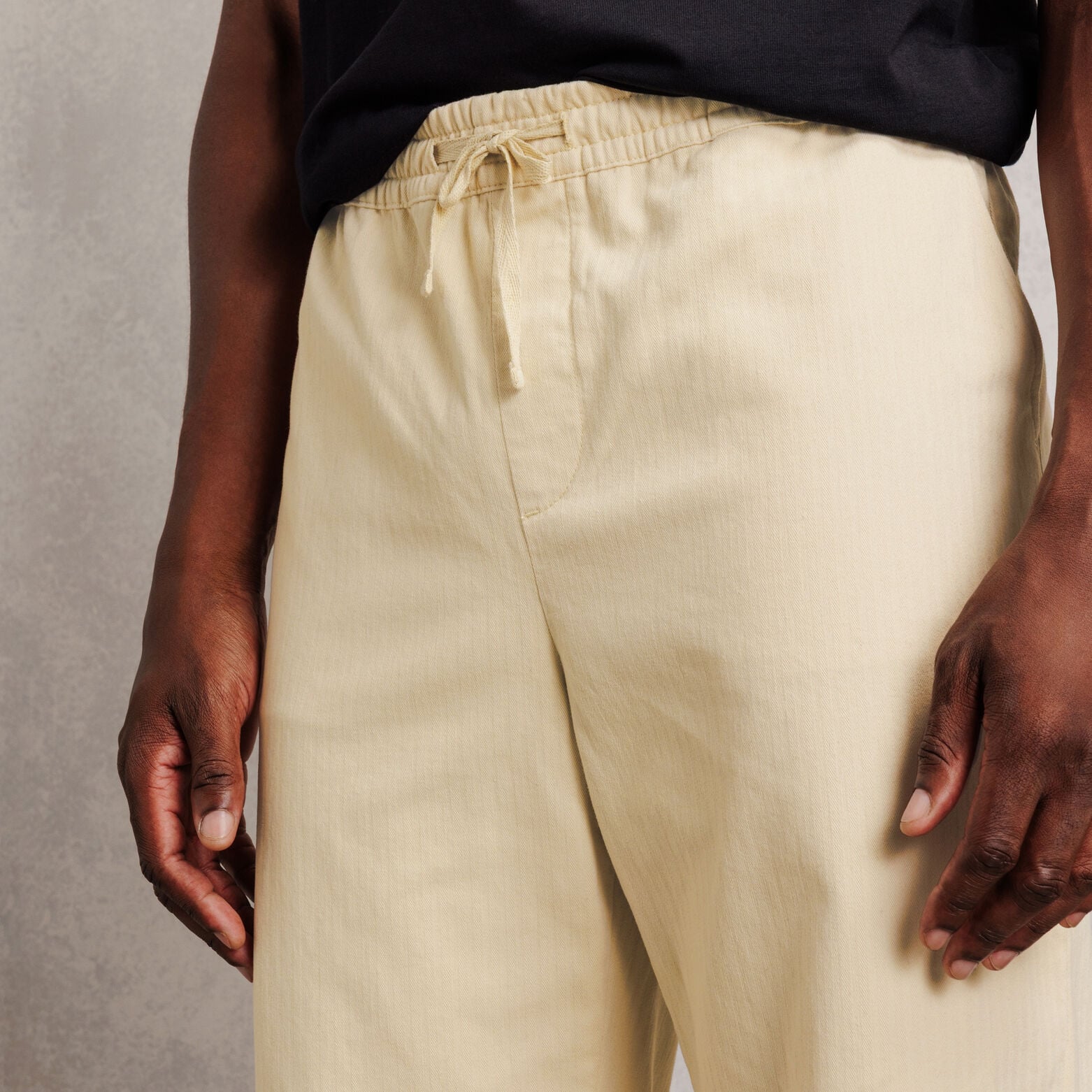 Pantalon tapered taille &eacute;lastiqu&eacute;e 100% coton