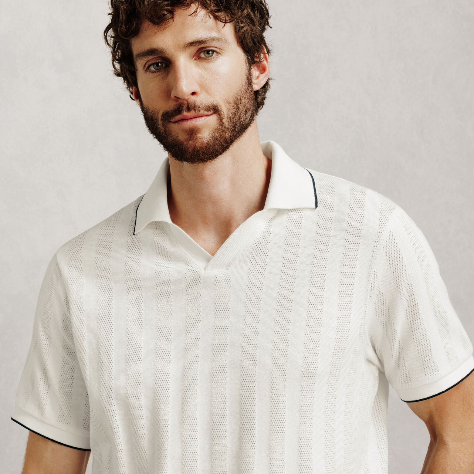 Polo manches courtes col resort textur&eacute;