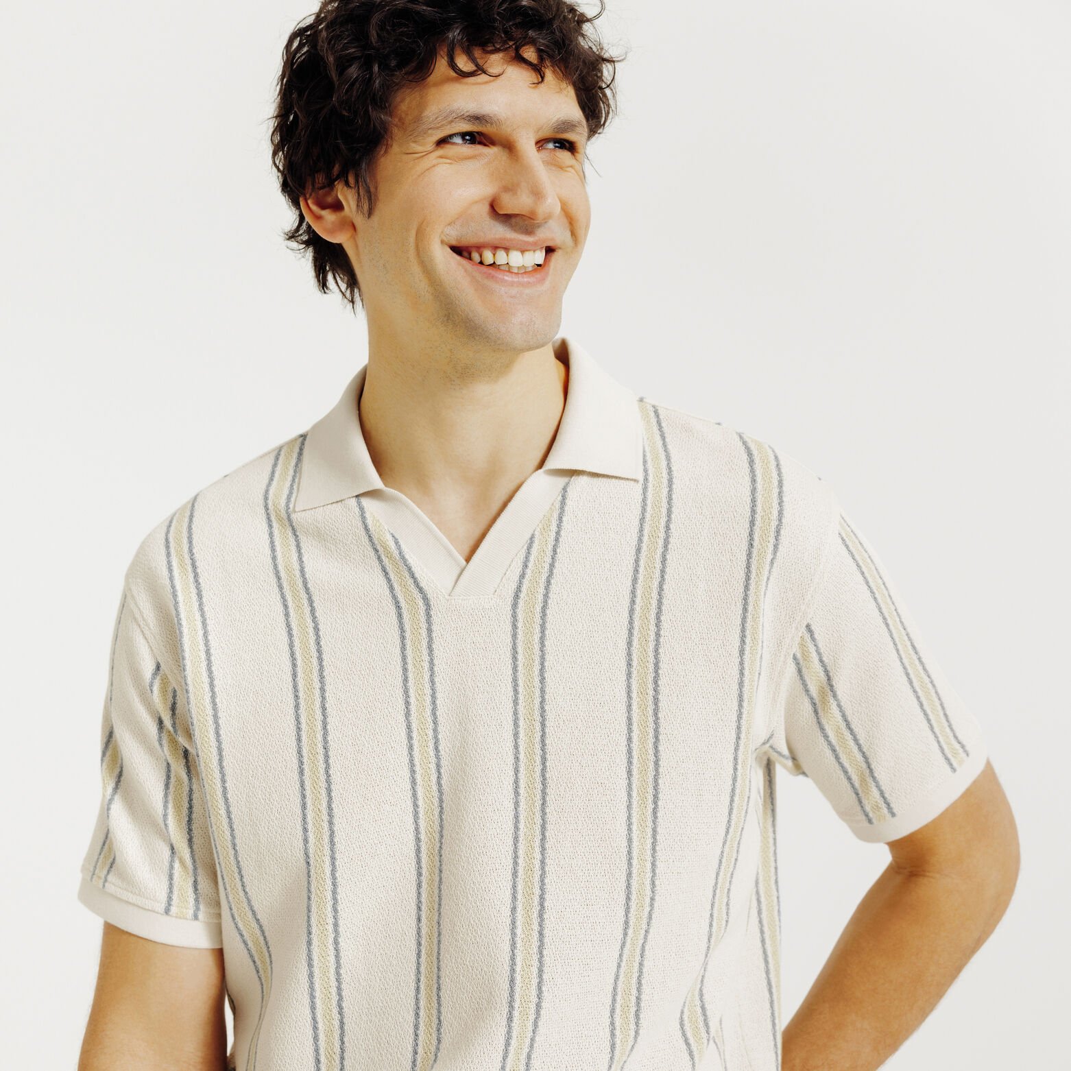 Polo manches courtes ray&eacute; col resort