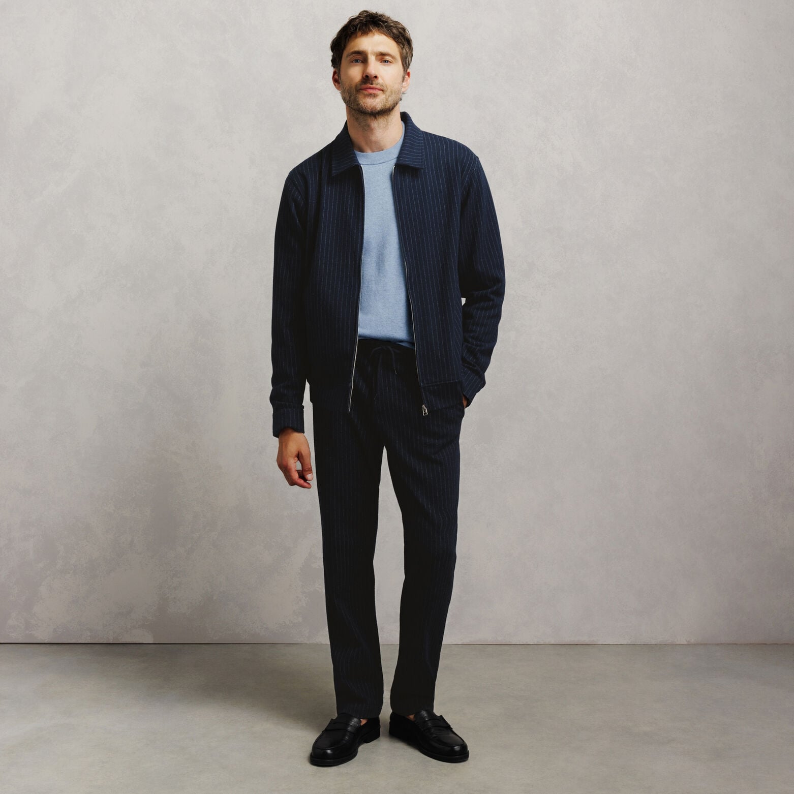 Pantalon tapered taille &eacute;lastiqu&eacute;e ray&eacute;