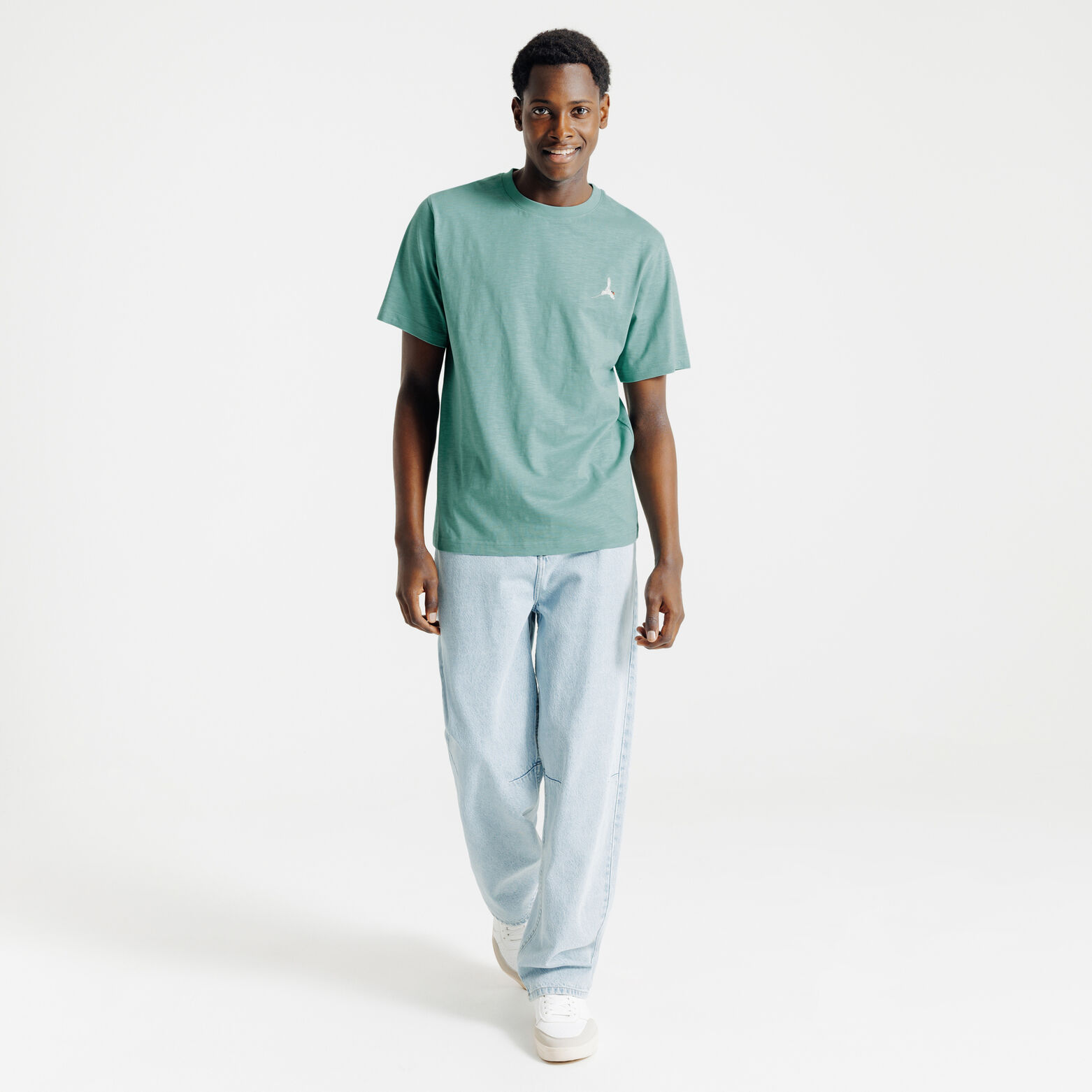 T-shirt in gevlamde stof met borduursel op de bors