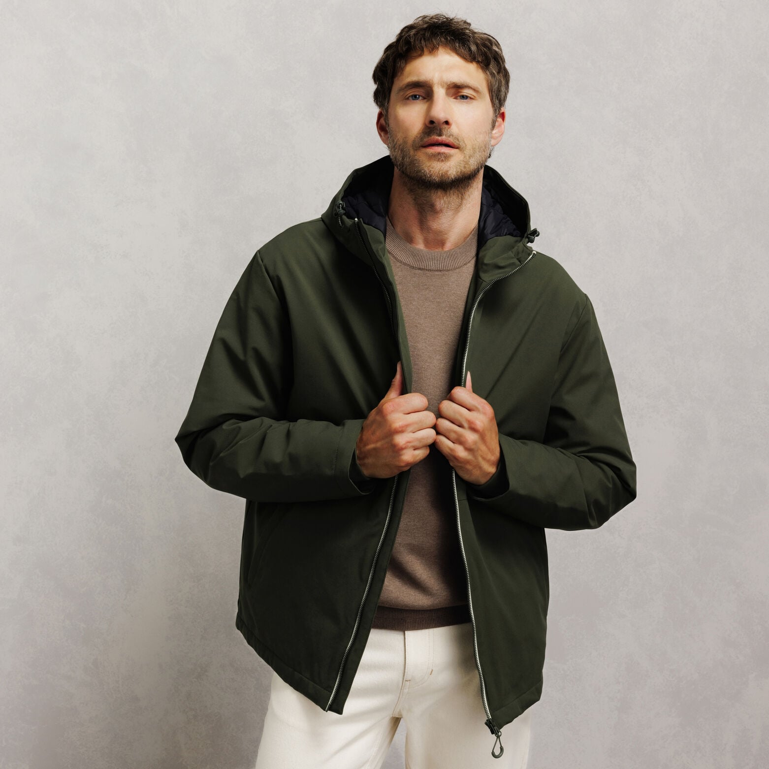 Blouson &agrave; capuche zipp&eacute;
