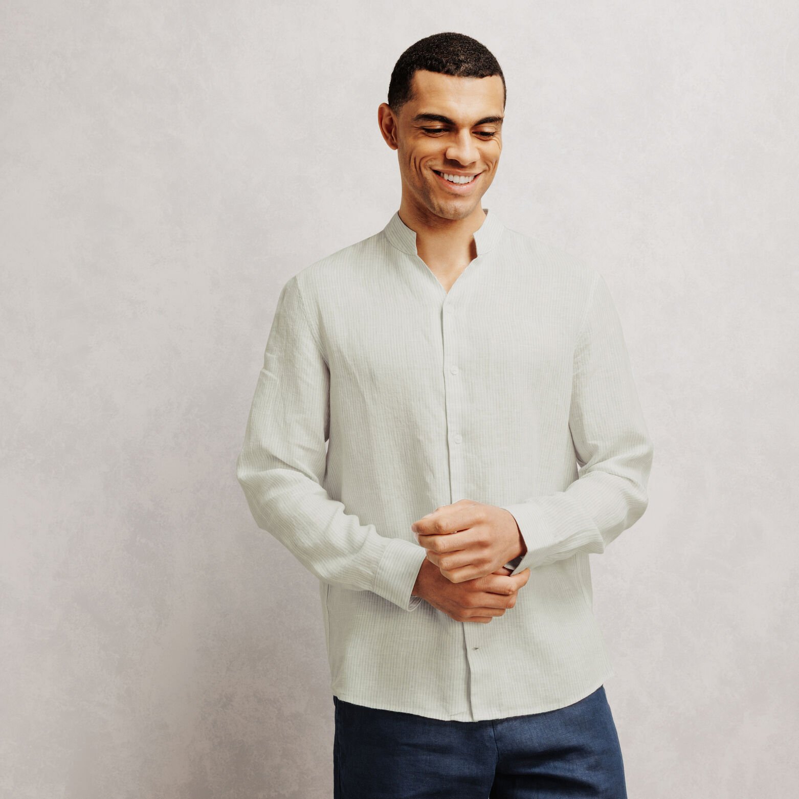 Chemise regular en lin ray&eacute;e col mao